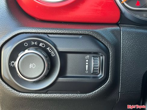 Used 2023 Jeep Wrangler Unlimited Rubicon AWD/4WD image 31