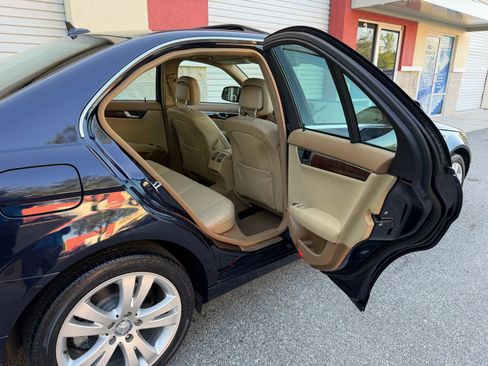 Used 2008 Mercedes-Benz C 300 Sedan image 19