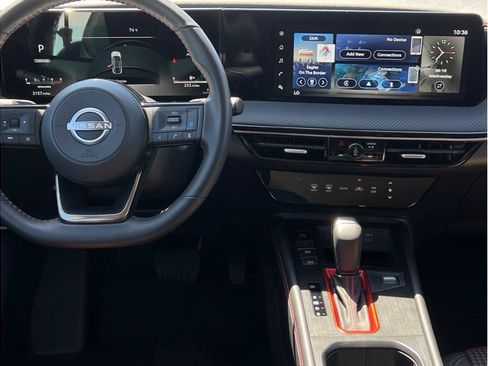 Used 2025 Nissan Kicks SR FWD image 11