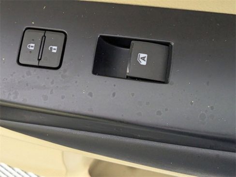 Used 2019 Toyota Highlander XLE image 34