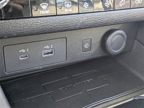 Used 2022 Mitsubishi Outlander SE image 23