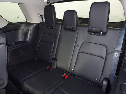 New 2025 Nissan Pathfinder Platinum image 16