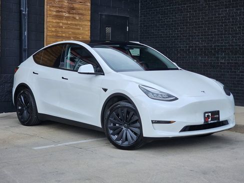 Used 2021 Tesla Model Y Long Range AWD/4WD image 1