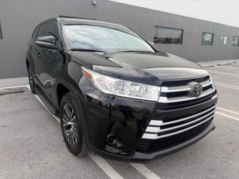 Used 2018 Toyota Highlander LE FWD image 2