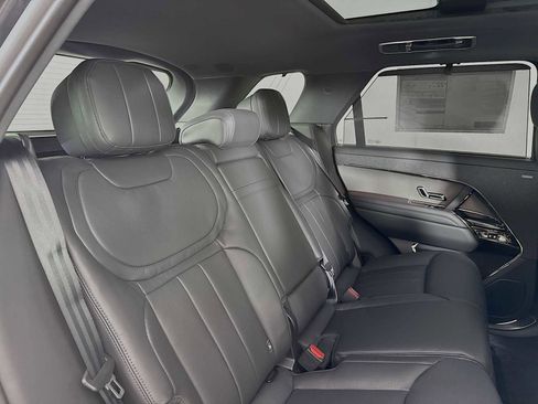 New 2025 Land Rover Range Rover Sport SE image 26