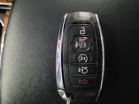 Used 2017 Lincoln Continental Reserve w/ Luxury Package image 32