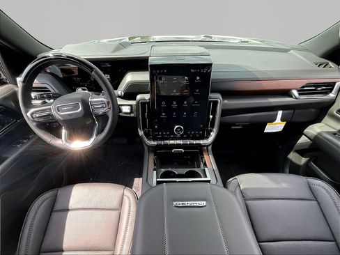 New 2026 GMC Yukon XL Denali w/ Denali Reserve Package AWD/4WD image 5