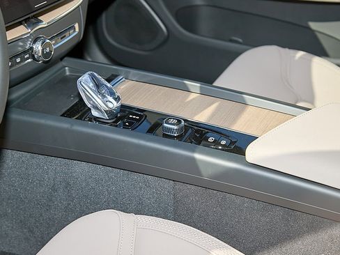 New 2026 Volvo XC60 B5 Plus w/ Protection Package Premier image 15