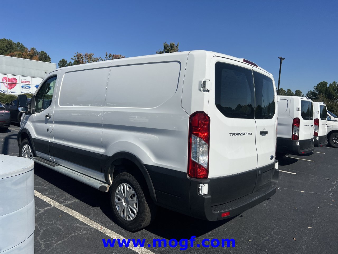 Used 2025 Ford Transit 250 Low Roof w/ Exterior Upgrade Package RWD image 3