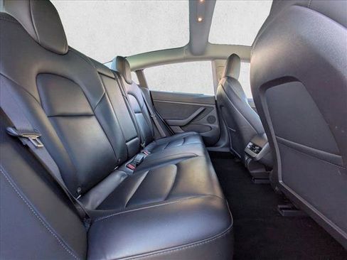 Used 2022 Tesla Model 3 image 17