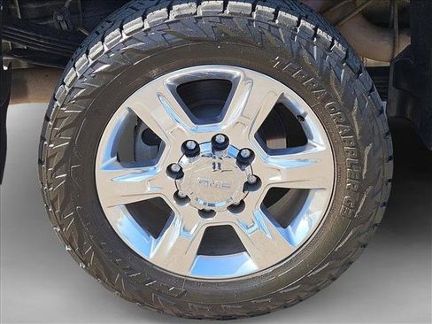 Used 2017 GMC Sierra 2500 SLT w/ Duramax Plus Package AWD/4WD image 25