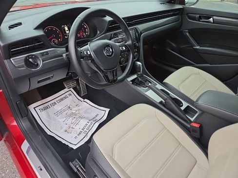 Used 2021 Volkswagen Passat 2.0T R-Line image 14