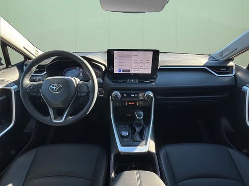 Used 2025 Toyota RAV4 Limited image 25
