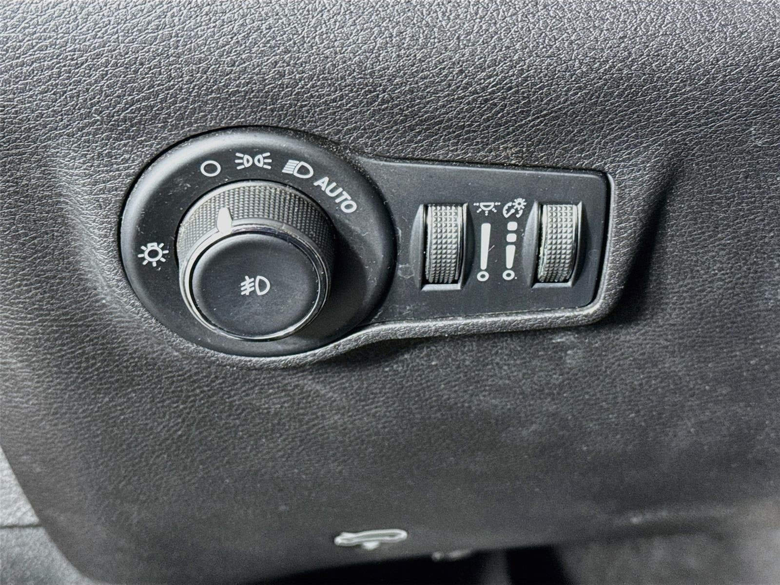 Used 2023 Jeep Compass Latitude AWD/4WD image 11