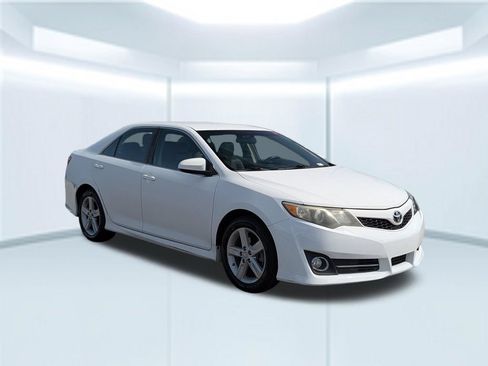 Used 2012 Toyota Camry SE FWD image 8