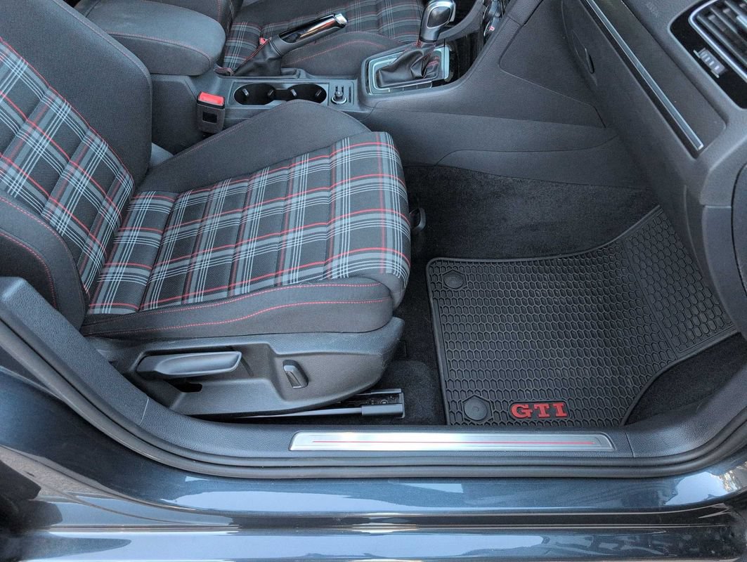 Used 2020 Volkswagen GTI S FWD image 15