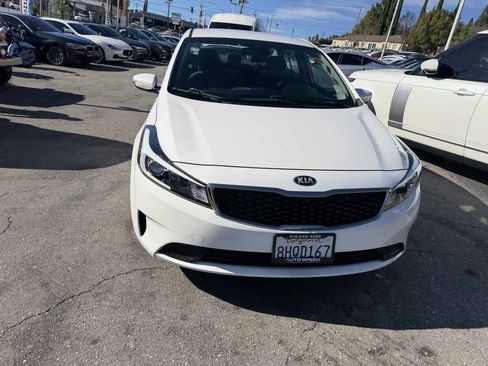Used 2017 Kia Forte LX w/ LX Popular Package image 2
