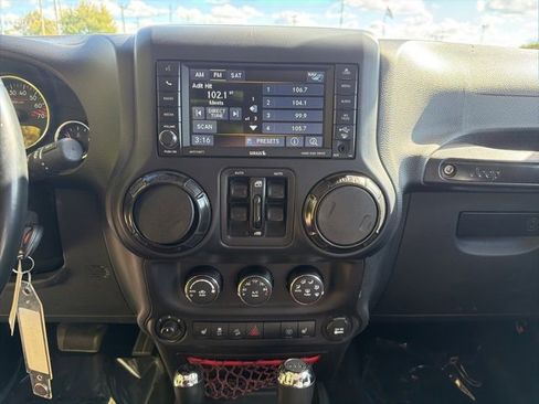 Used 2017 Jeep Wrangler Unlimited Rubicon image 11