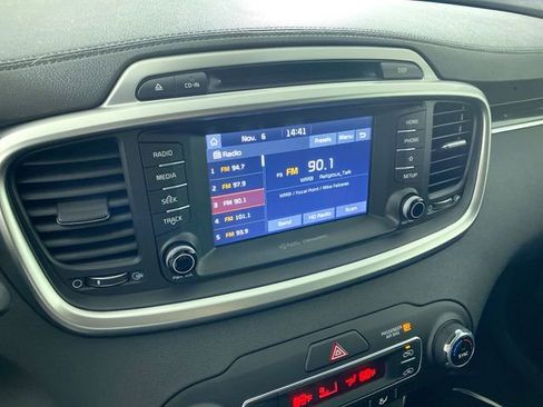 Used 2019 Kia Sorento LX w/ LX Convenience Package image 6