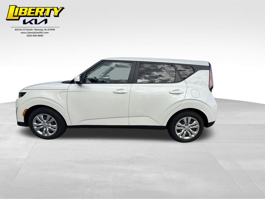 Used 2023 Kia Soul LX FWD image 4