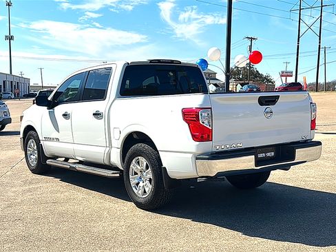 Used 2019 Nissan Titan SV image 6