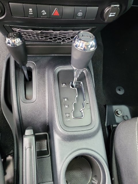Used 2016 Jeep Wrangler Unlimited Sahara w/ Connectivity Group AWD/4WD image 22