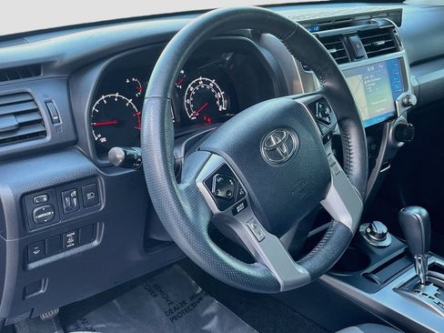 Used 2020 Toyota 4Runner SR5 Premium w/ Moonroof Package AWD/4WD image 11