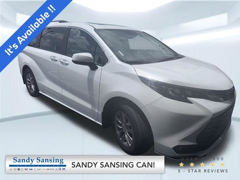 Used 2025 Toyota Sienna XLE w/ XLE Plus Package FWD image 1