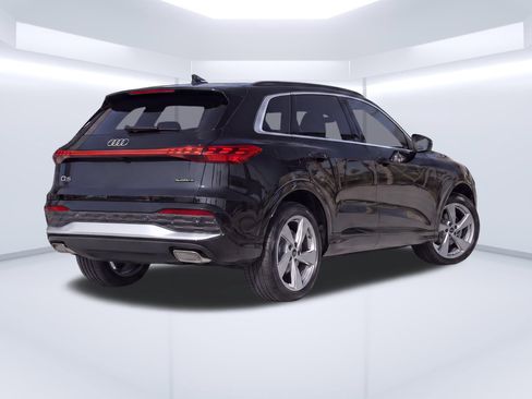 Certified 2025 Audi Q5 Premium Plus w/ Premium Plus AWD/4WD image 4