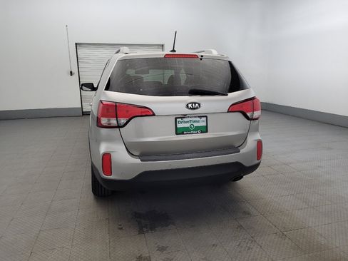 Used 2015 Kia Sorento LX image 6