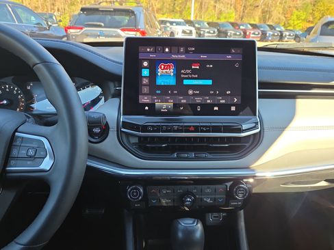 Used 2024 Jeep Compass Limited image 11