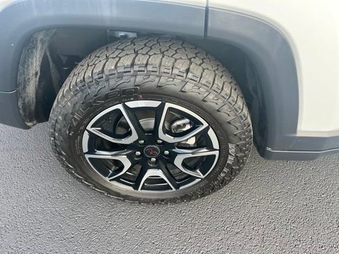 Used 2025 Jeep Compass Trailhawk AWD/4WD image 18