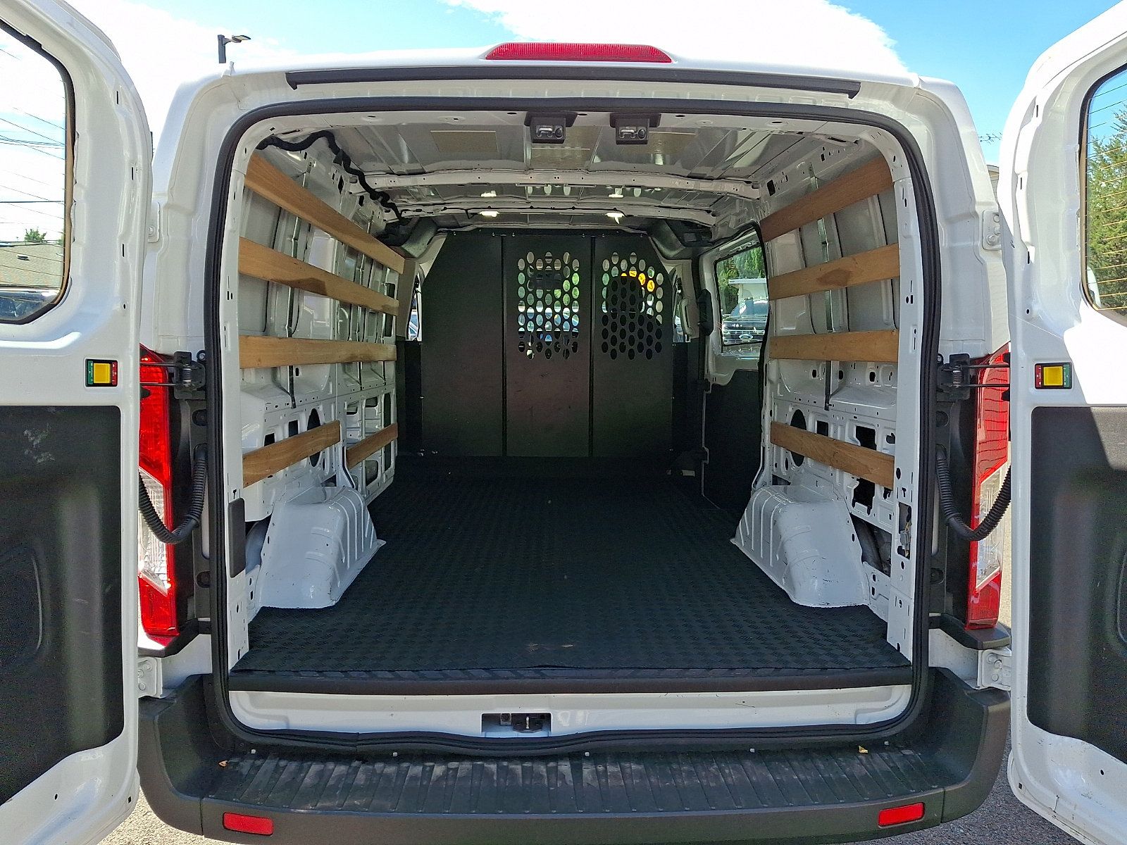 Used 2025 Ford Transit 250 Low Roof w/ Exterior Upgrade Package RWD image 27