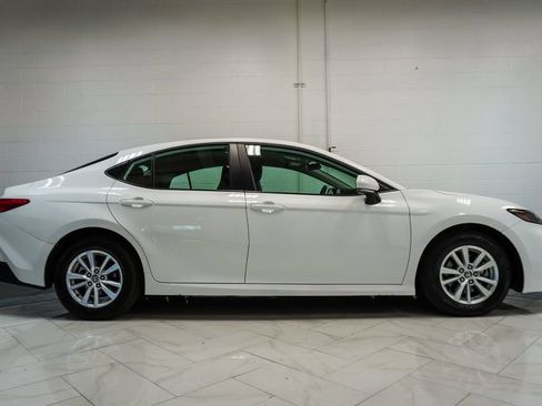 Used 2025 Toyota Camry LE FWD image 30