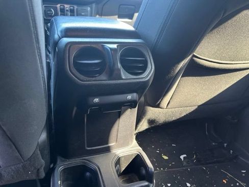 Used 2019 Jeep Wrangler Unlimited Sport S AWD/4WD image 29