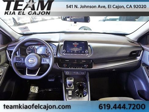Used 2022 Nissan Rogue SV image 18