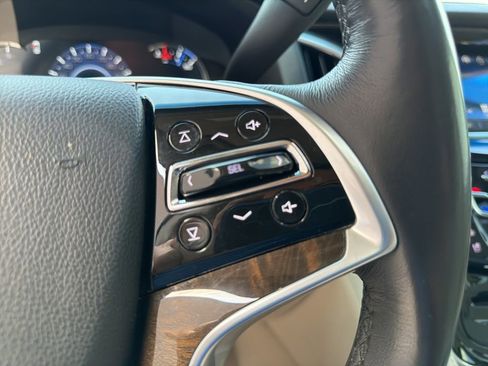 Used 2018 Cadillac Escalade Luxury AWD/4WD image 34