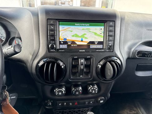 Used 2017 Jeep Wrangler Unlimited Sahara image 7