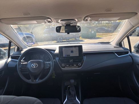 Used 2025 Toyota Corolla LE image 32