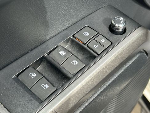 Certified 2018 Toyota Tacoma SR5 image 17