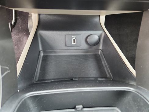 Used 2017 Ford Fusion SE w/ Fusion SE Technology Package image 33