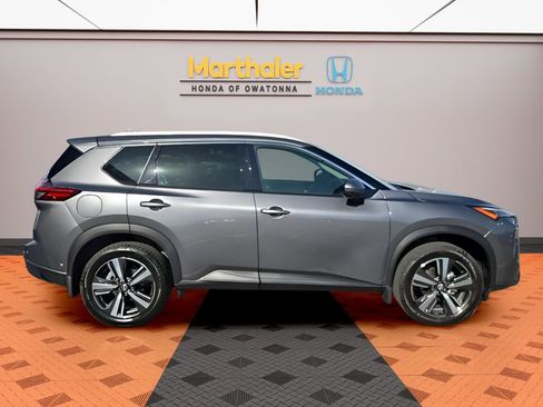 Used 2025 Nissan Rogue SL w/ SL Premium Package image 6