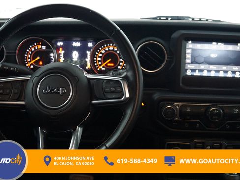 Used 2019 Jeep Wrangler Unlimited Sahara w/ Safety Group image 5