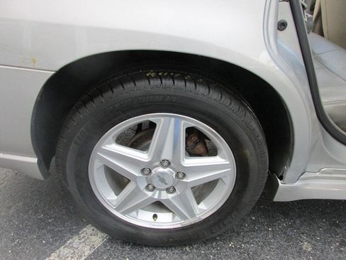 Used 2005 Chevrolet Impala SS w/ Sun And Sound Package image 16