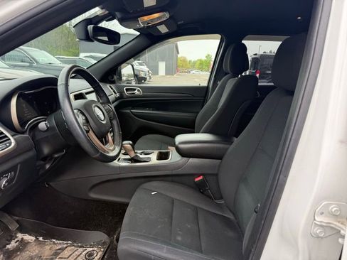 Used 2017 Jeep Grand Cherokee Laredo w/ Quick Order Package 23E AWD/4WD image 10