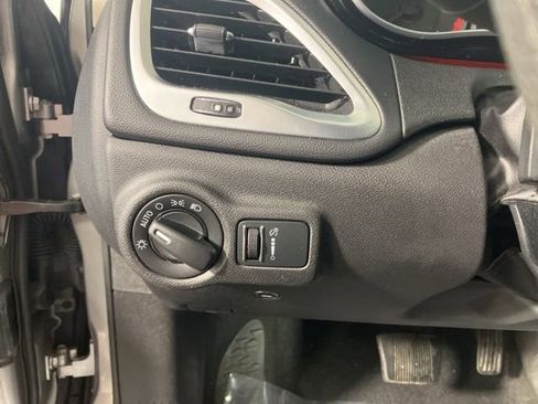 Used 2016 Dodge Dart SXT image 10