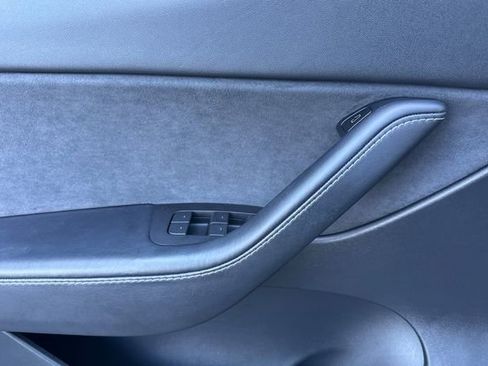 Used 2021 Tesla Model Y Long Range image 11