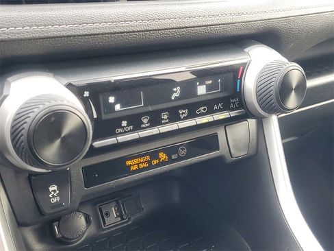 Used 2019 Toyota RAV4 LE image 29