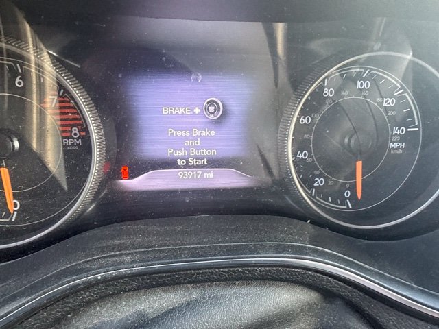 Used 2019 Jeep Cherokee Limited w/ Technology Group AWD/4WD image 2