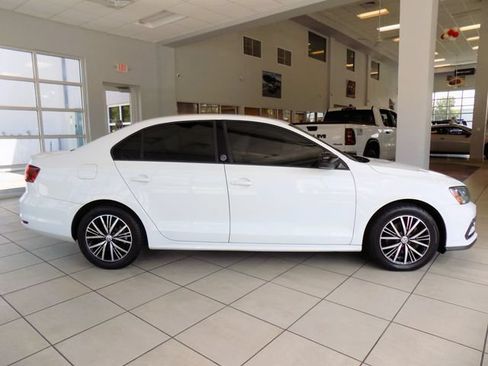 Used 2018 Volkswagen Jetta Wolfsburg Edition FWD image 9